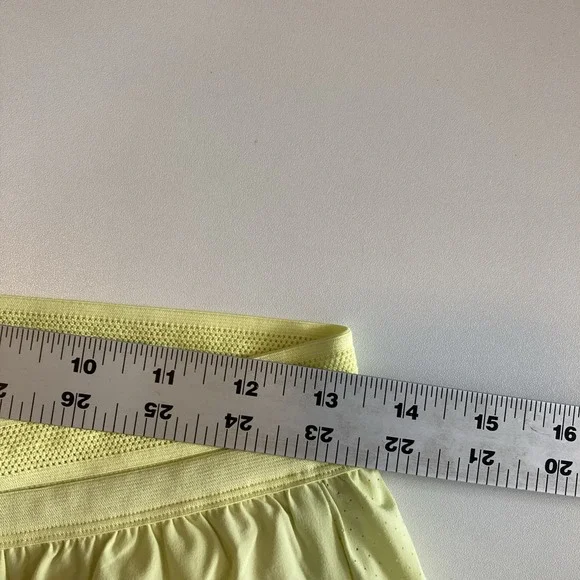 Run On Cloud Shorts Small Yello - Picture 3 of 6